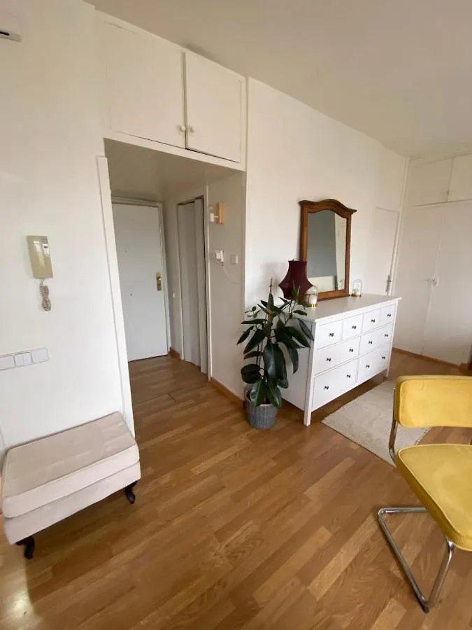 Lägenhet Cozy Apartament In Barcelona